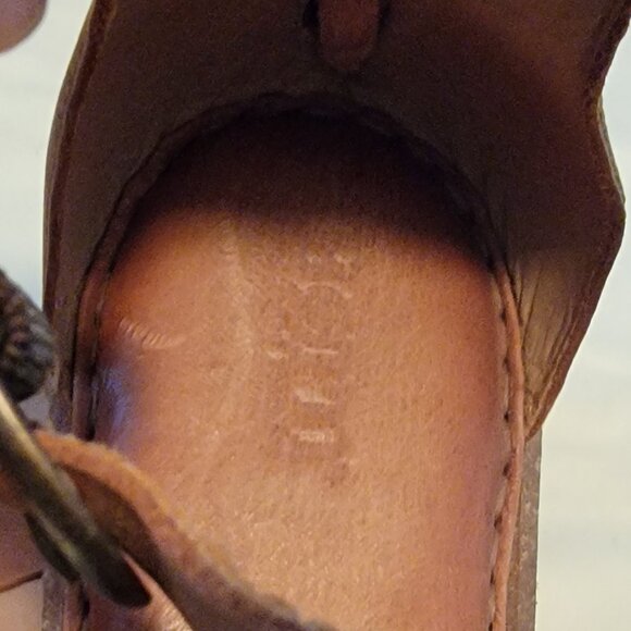 Born Timina Brown Leather T Strap Cushioned Sandal w Toe Thong - Picture 13 of 15